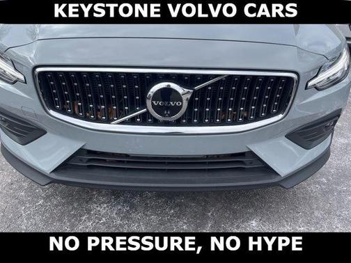 2025 Volvo V60 Cross Country B5 Plus