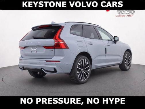 Vapour Grey 2027 Volvo XC60 B5 ULTRA