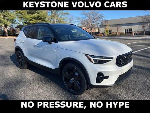 Crystal White 2026 Volvo XC40 B5 Ultra Black Edition