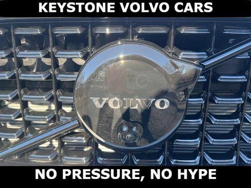 Crystal White 2026 Volvo XC40 B5 Ultra Black Edition