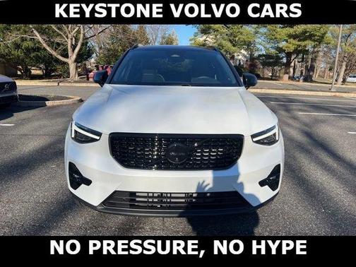 Crystal White 2026 Volvo XC40 B5 Ultra Black Edition
