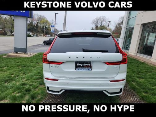 2024 Volvo XC60 Recharge Plug-In Hybrid T8 Ultimate Dark
