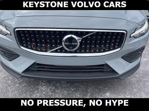 2025 Volvo V60 Cross Country Plus