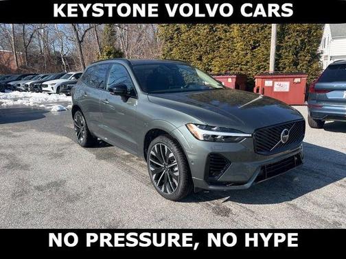 Forest Green 2026 Volvo XC60 Plug-In Hybrid T8 Ultra