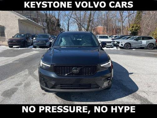 2026 Volvo XC40 B5 Ultra Black Edition