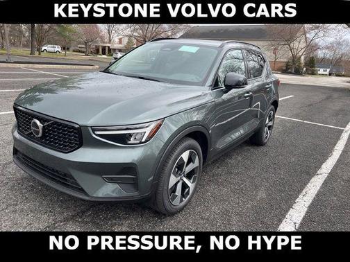 Forest Green 2026 Volvo XC40 B5 Core