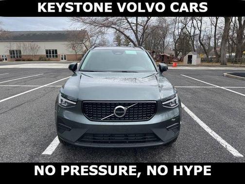 Forest Green 2026 Volvo XC40 B5 Core
