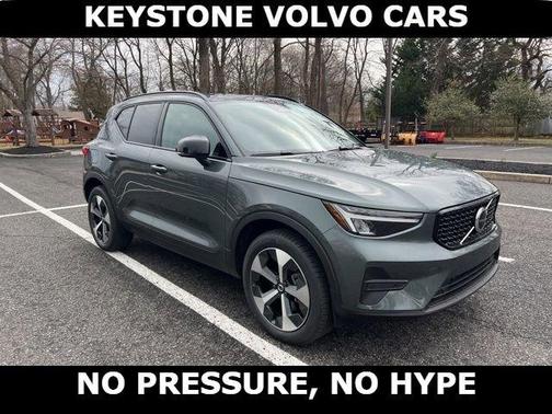 Forest Green 2026 Volvo XC40 B5 Core