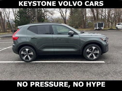 Forest Green 2026 Volvo XC40 B5 Core