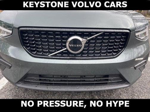 Forest Green 2026 Volvo XC40 B5 Core