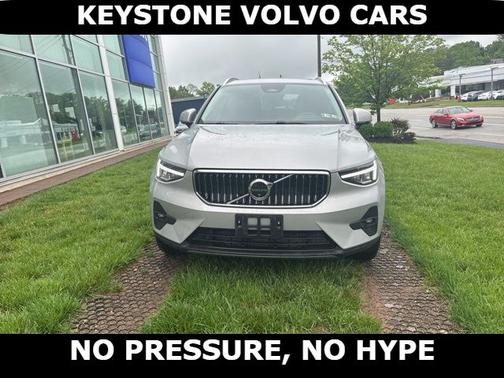 2025 Volvo XC40 B5 Plus Bright Theme