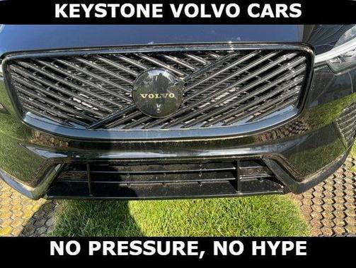 Ultra Black 2026 Volvo XC60 B5 Ultra Black Edition