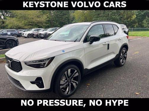 Crystal White 2026 Volvo XC40 B5 Ultra