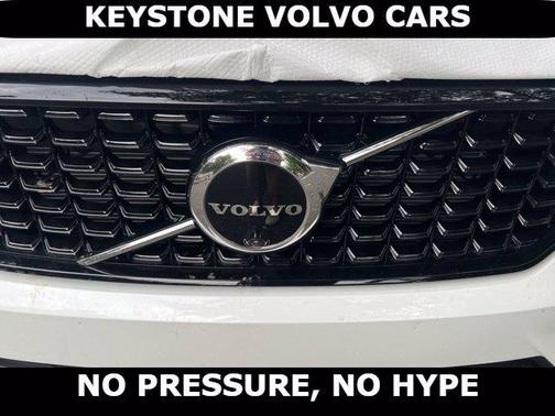 Crystal White 2026 Volvo XC40 B5 Ultra