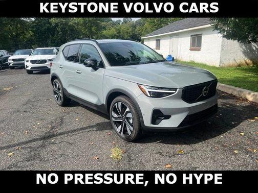 Vapour Grey 2026 Volvo XC40 B5 Plus