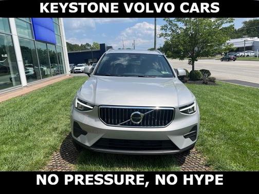 2025 Volvo XC40 B5 Core Bright Theme