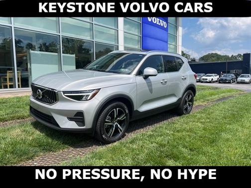 2025 Volvo XC40 B5 Core Bright Theme