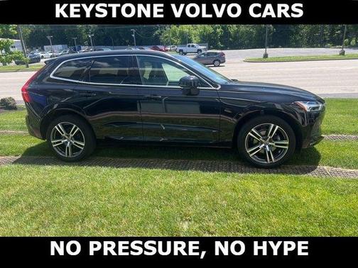 Onyx Black Metallic 2019 Volvo XC60 T5 Momentum
