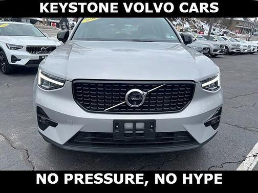 2025 Volvo XC40 Plus
