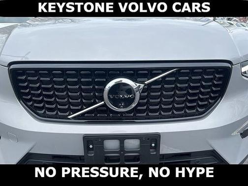 2025 Volvo XC40 Plus