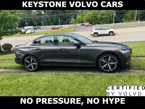 Platinum Gray 2023 Volvo S60 B5 Core Dark Theme