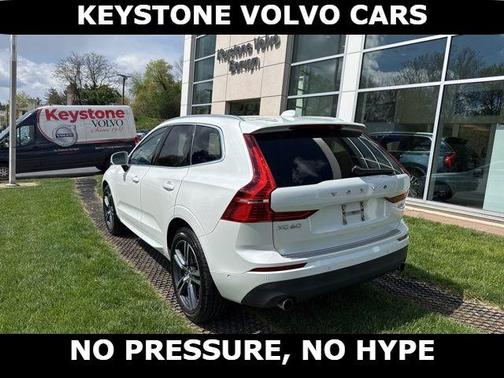 White 2018 Volvo XC60 T6 Momentum