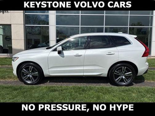 White 2018 Volvo XC60 T6 Momentum