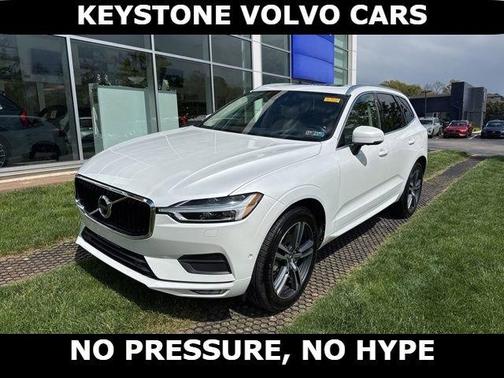 White 2018 Volvo XC60 T6 Momentum