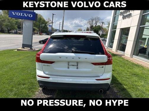 White 2018 Volvo XC60 T6 Momentum