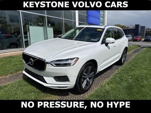 White 2018 Volvo XC60 T6 Momentum