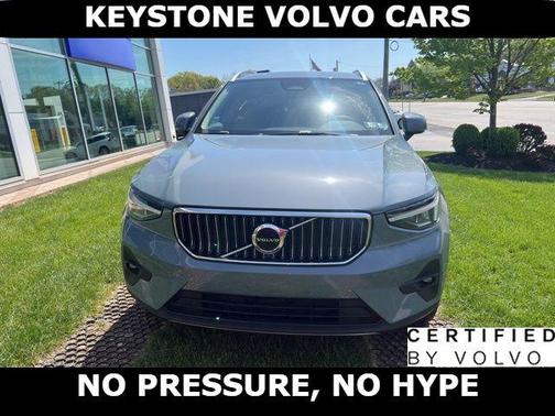 Thunder Gray Metallic 2023 Volvo XC40 B5 Plus Bright Theme