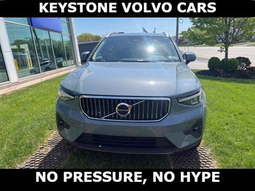 Thunder Gray Metallic 2023 Volvo XC40 B5 Plus Bright Theme