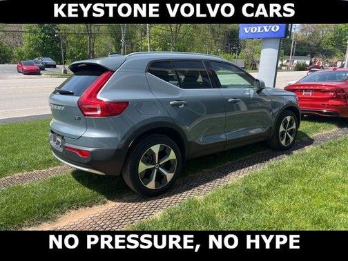 Thunder Gray Metallic 2023 Volvo XC40 B5 Plus Bright Theme