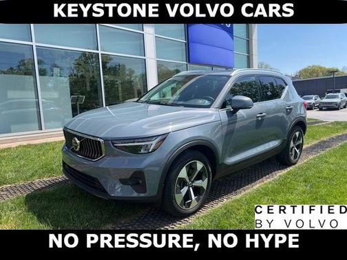 Thunder Gray Metallic 2023 Volvo XC40 B5 Plus Bright Theme