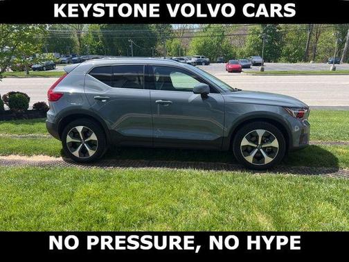 Thunder Gray Metallic 2023 Volvo XC40 B5 Plus Bright Theme