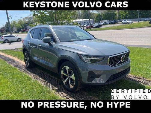 Thunder Gray Metallic 2023 Volvo XC40 B5 Plus Bright Theme