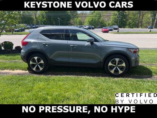 Thunder Gray Metallic 2023 Volvo XC40 B5 Plus Bright Theme