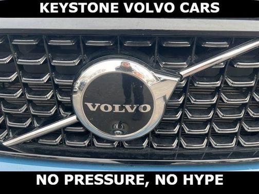 2025 Volvo XC40 B5 Plus Dark Theme