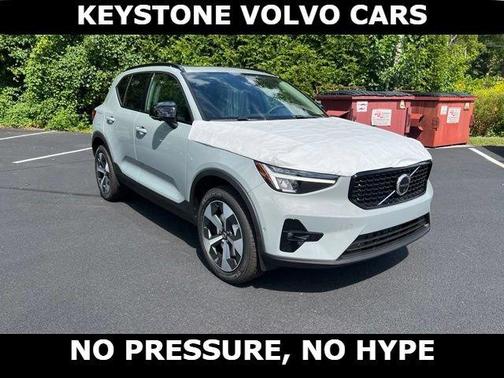 Vapour Grey 2026 Volvo XC40 B5 Plus