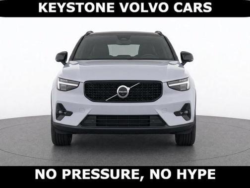 Vapour Grey 2026 Volvo XC40 B5 Plus