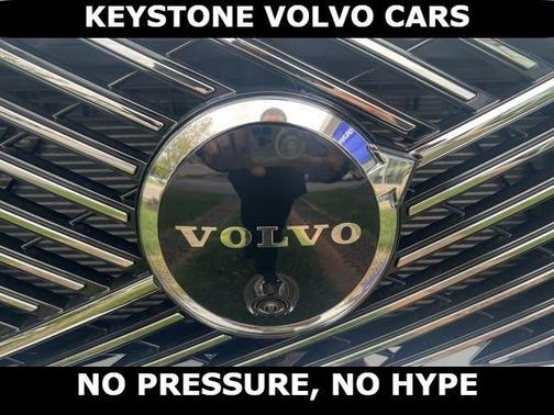 Crystal White 2026 Volvo XC90 B6 Plus 7-Seater