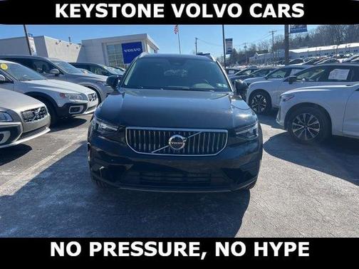 2025 Volvo XC40 B5 Core Bright Theme