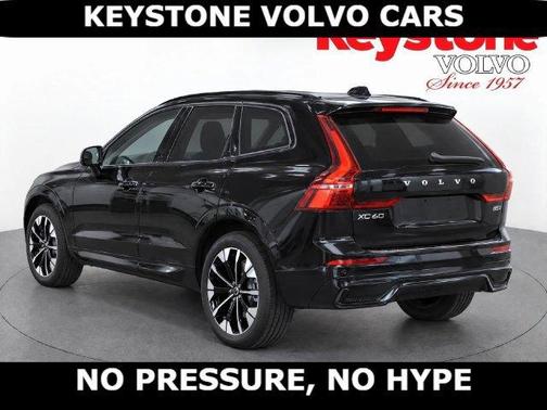 Onyx Black 2027 Volvo XC60 B5 PLUS