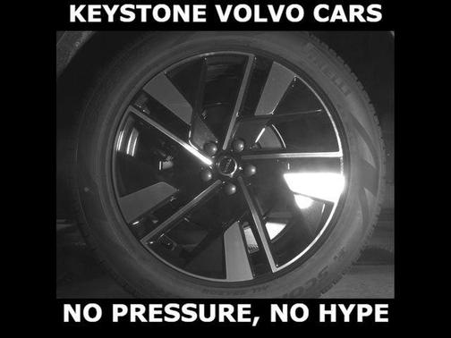 Forest Green 2026 Volvo XC60 B5 Plus