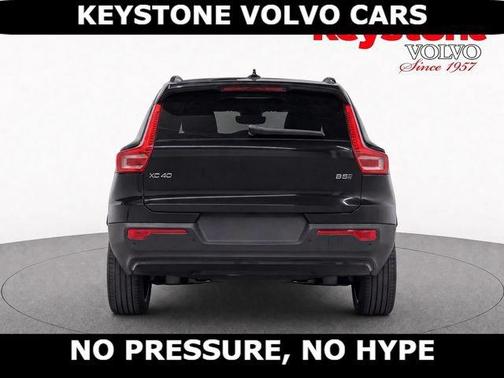 Onyx Black 2026 Volvo XC40 B5 Ultra