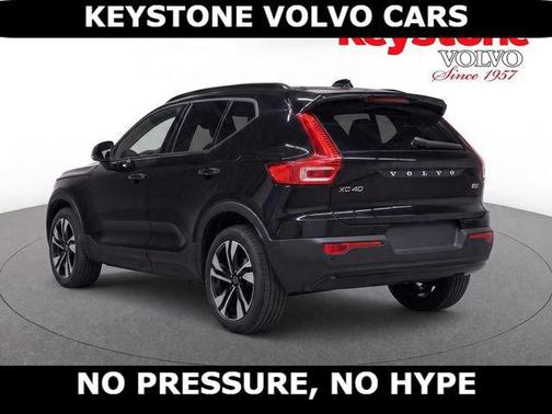 Onyx Black 2026 Volvo XC40 B5 Ultra