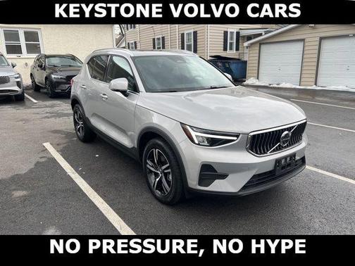 2025 Volvo XC40 B5 Core Bright Theme
