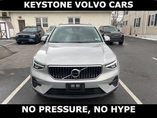 2025 Volvo XC40 B5 Core Bright Theme