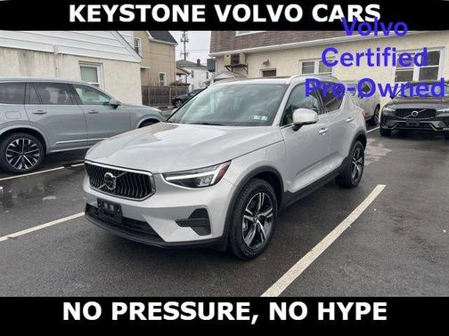 2025 Volvo XC40 B5 Core Bright Theme