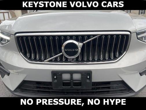 2025 Volvo XC40 B5 Core Bright Theme